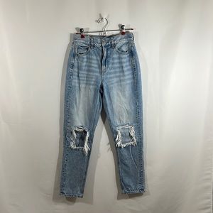 American Eagle mom jeans // size 2 // knees are distressed // light wash